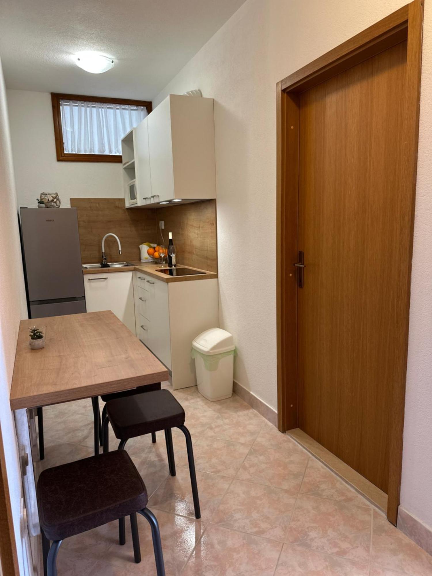 Apartmani Jurica I Ankica Brela Exterior photo