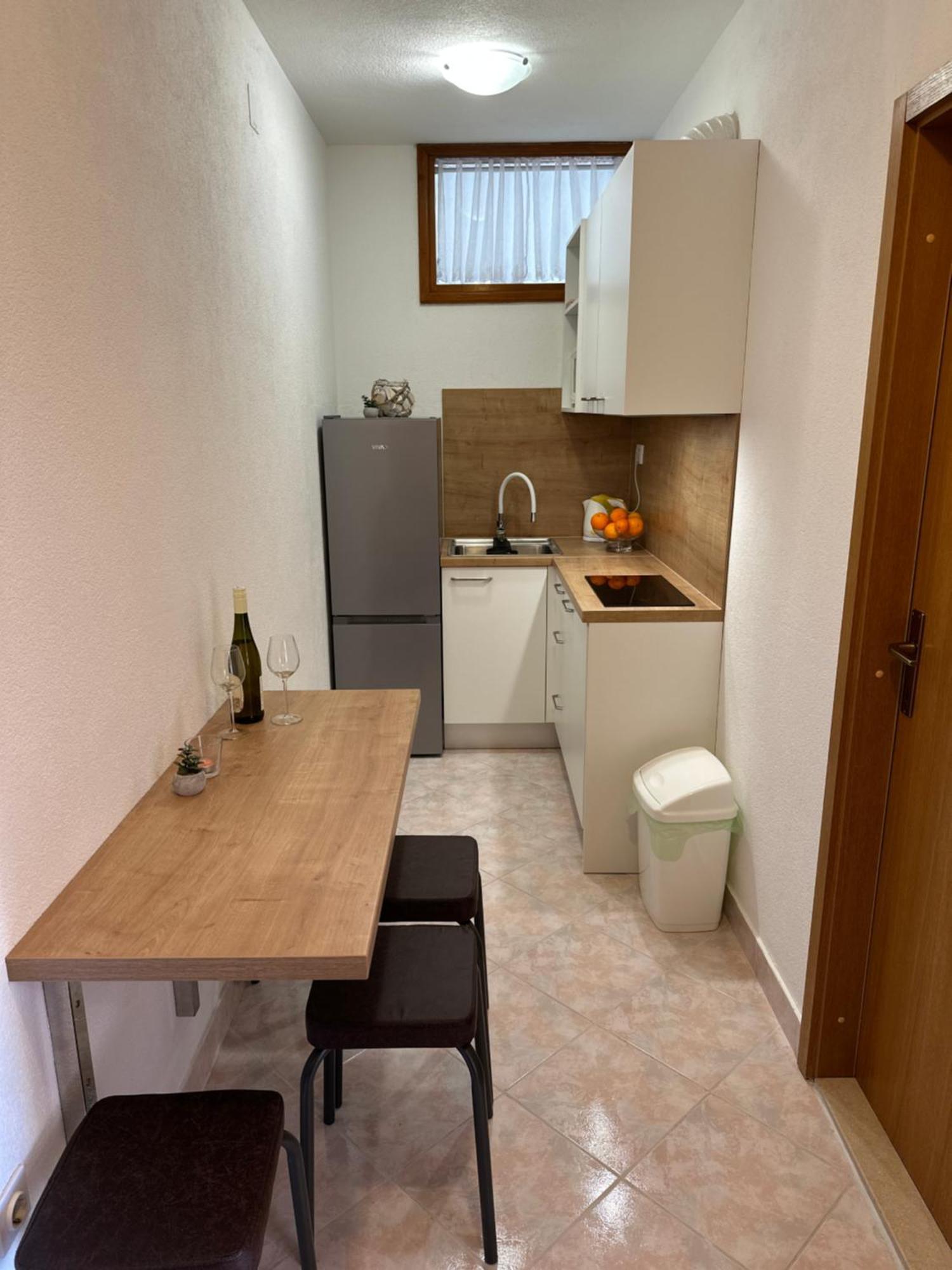 Apartmani Jurica I Ankica Brela Exterior photo