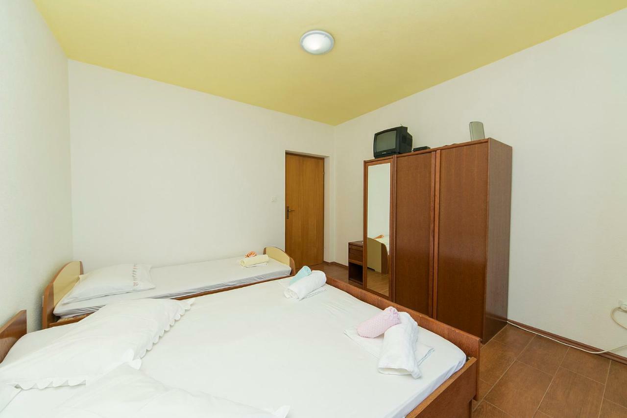 Apartmani Jurica I Ankica Brela Exterior photo